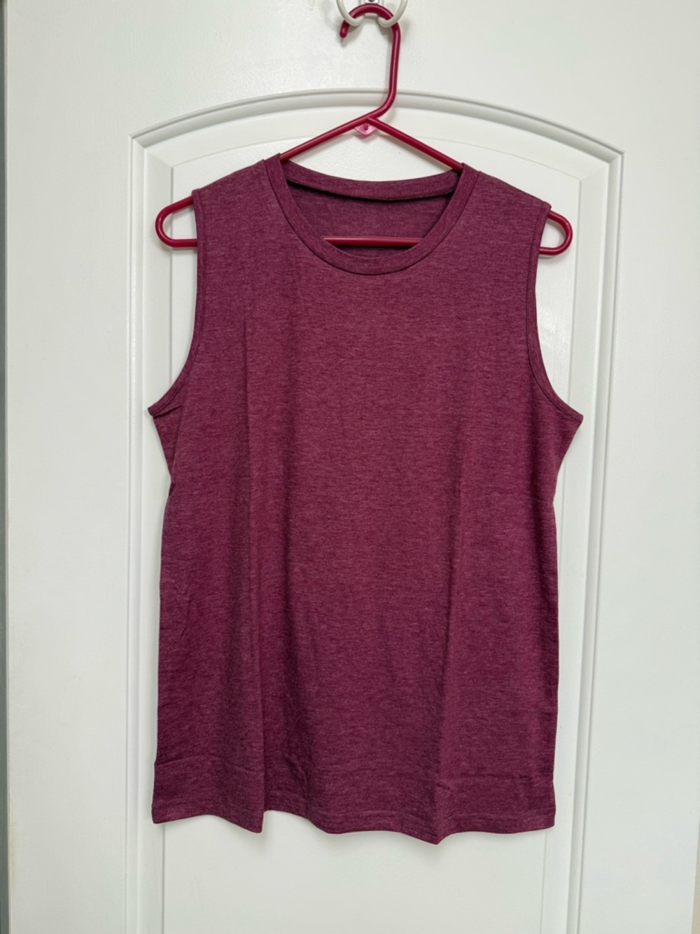 Sleeveless Women's Tank Top in Heather Wine